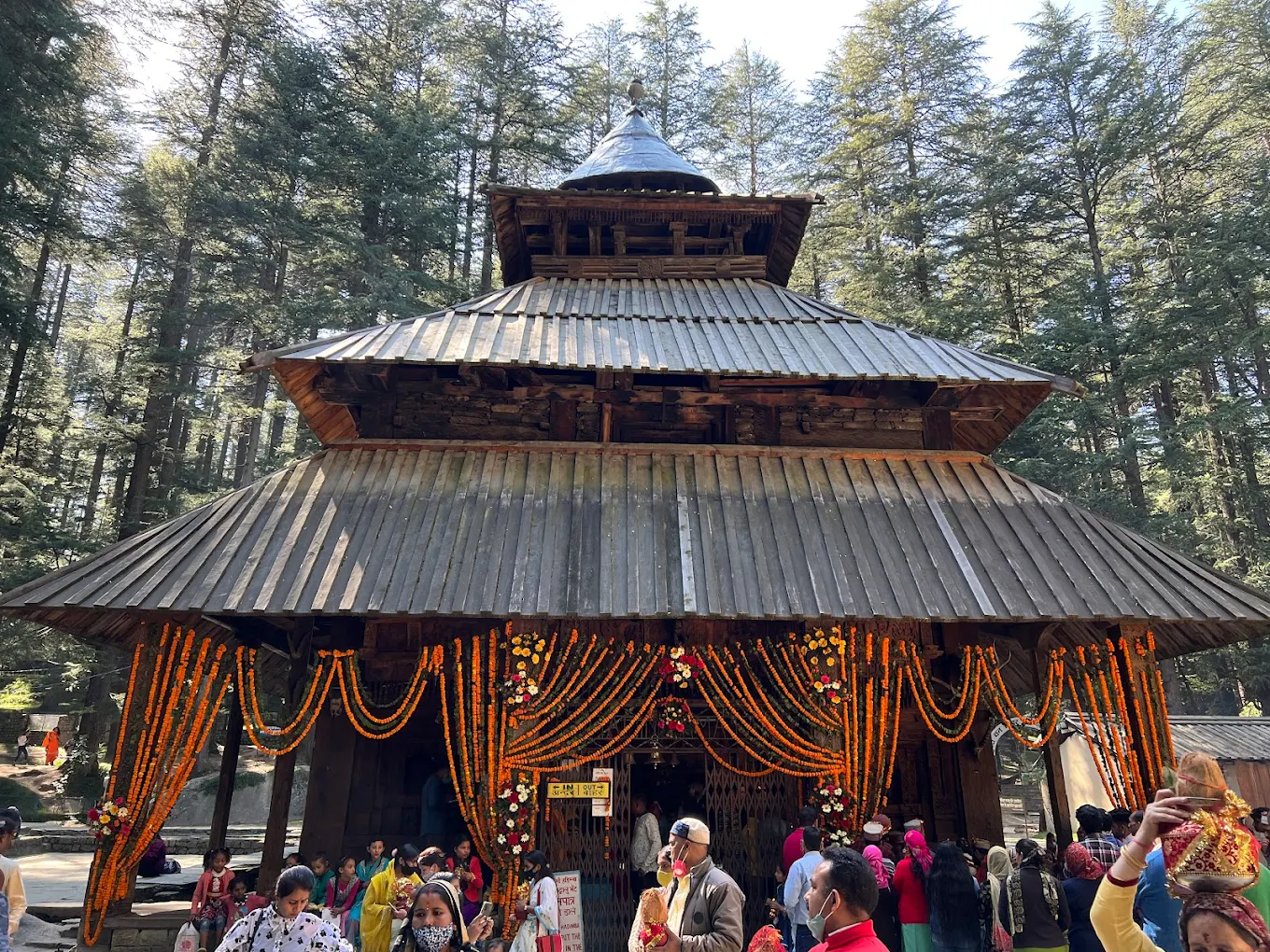 Manali Volvo Package with scenic mountain views in Himachal Pradesh